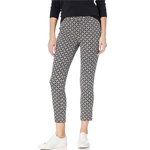 NWOT Black and White Pattern Skinny Ankle Pant 8